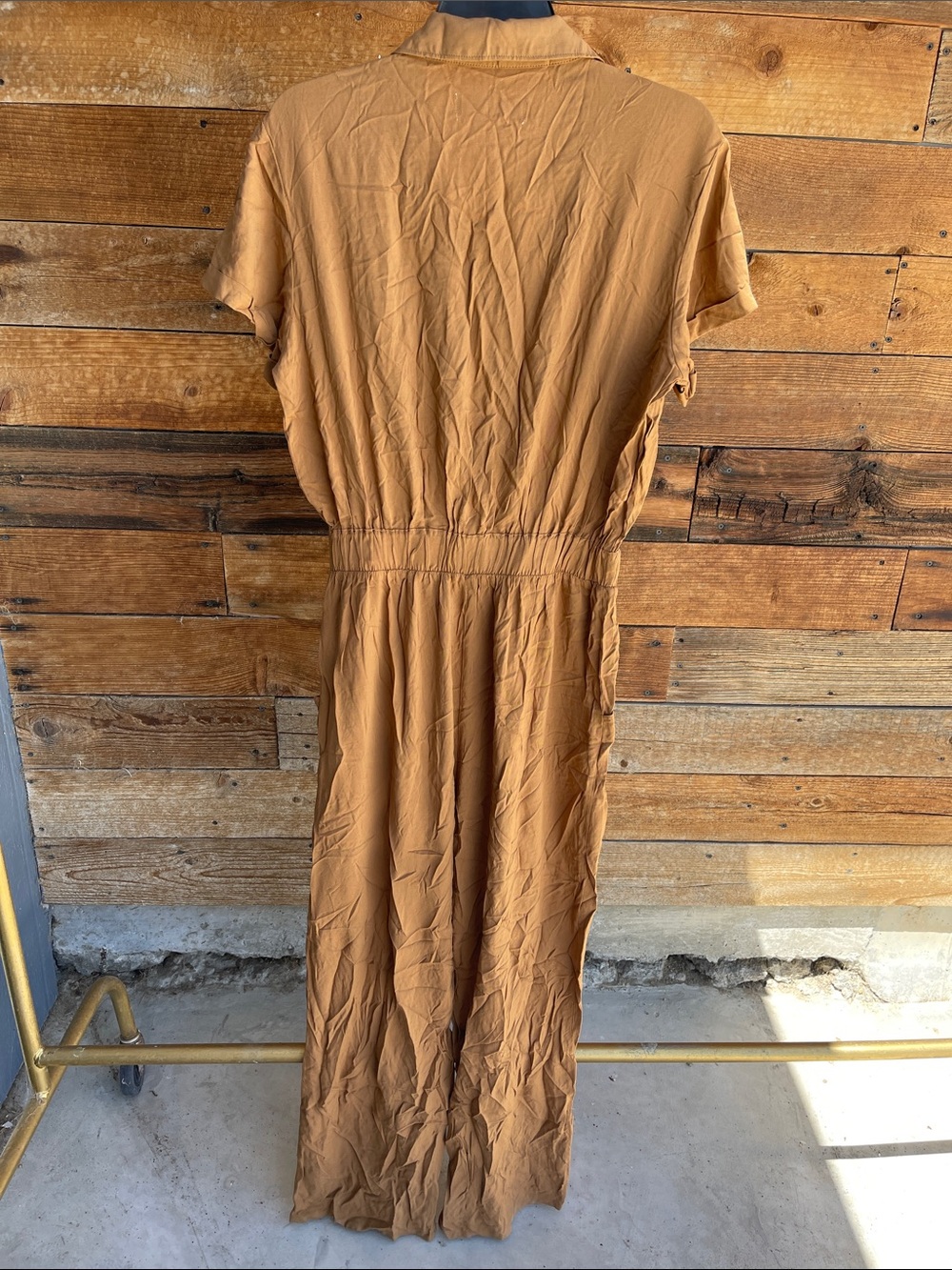 No Boundaries Short-Sleeve Button Front Jumpsuit in Camel Brown - Picture 4 of 4